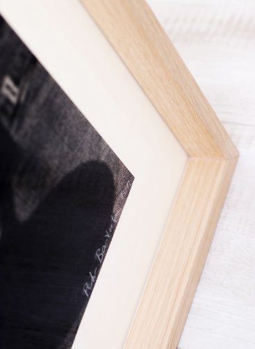 Rámování obrazu Petr Bařinka Night Visitors do přírodního dubového rámu s vysokou pohledovou hranou