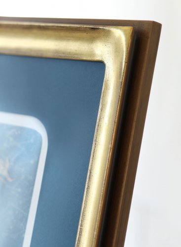 Luxusní zlacení pravým 22k zlatem umožňuje na rámu docílit jemný lesk