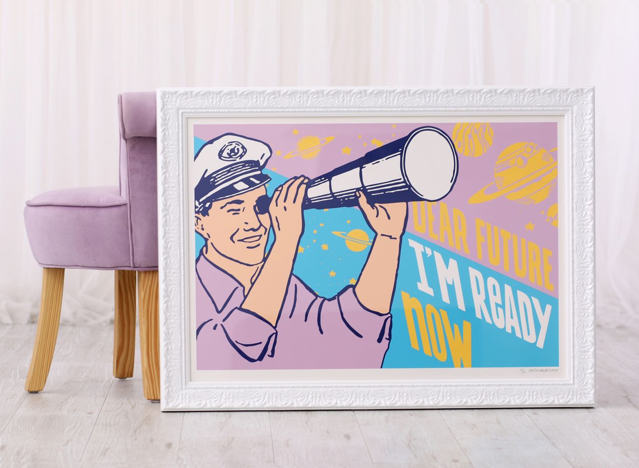 Bílý lesklý rám na serigrafii Pasty Onera pro následný prodej | © Rámařství Frame it