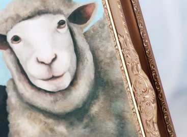 Výřez obrazu Black Sheep od Leah Saulnier s detailem střerdového spoje blondelového rámu a přiblížením typického blondelového projmutí 