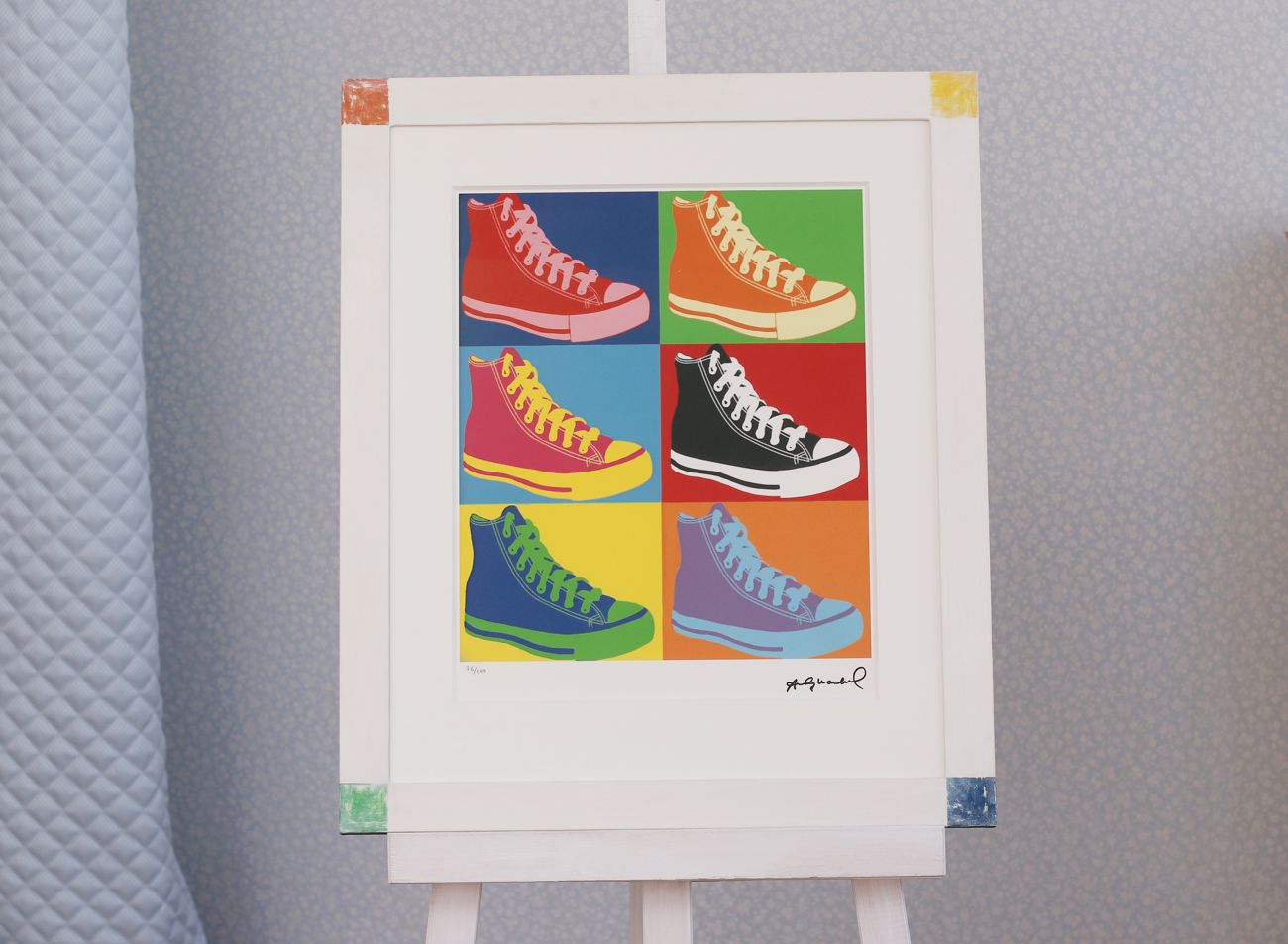 Zakázkové rámování obrazu Andy Warhola Converse s barevnými detaily 