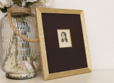 Zarámovaný tisk Jana Zrzavého Dívka s květy v paspartě, s filetou a zlatým rámem