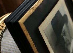 Detail luxusního rámu na fotografii