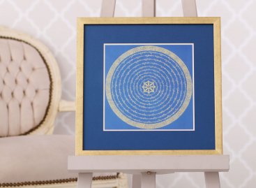 Rámování mandaly s mantrou do pasparty a rámu v barvách mandaly