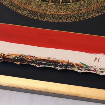 Rámování 3D prostorovým způsobem dá vyniknout detailům malby mandaly i struktuře materiálu