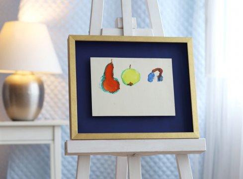 Prostorové rámování dětského obrazu ovoce  do vitrínového rámu s 3D efektem