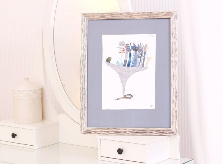 Rámování a paspartování ilustrace Filipa Pošivače do stříbrného rámu a modré pasparty