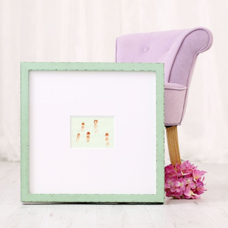 První dětská kresbička mravenců v moderní paspartě a rámu