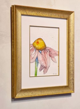 Elegantní rámování dětského obrazu na papíře se zlatým rámem a filetou