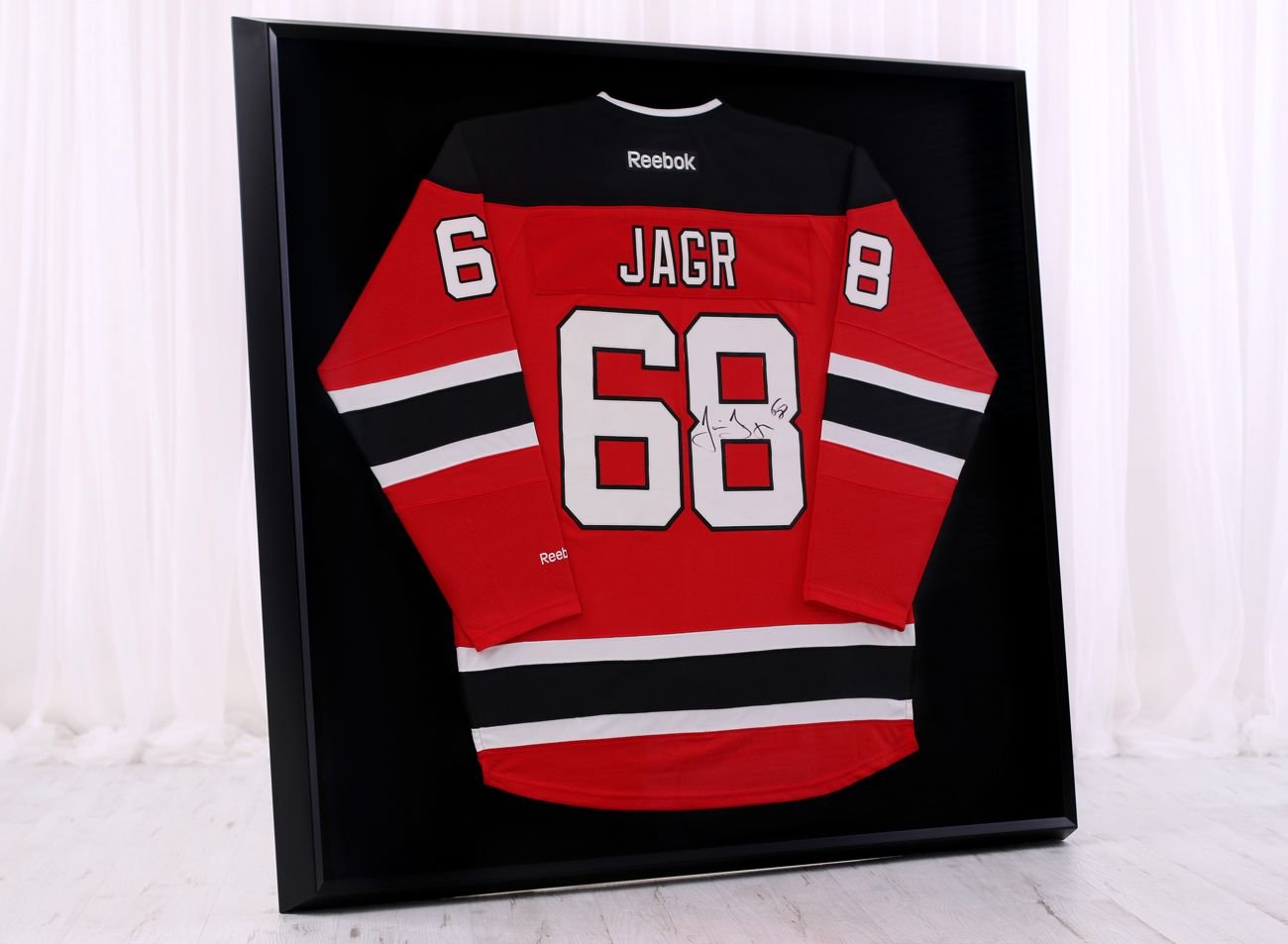 /WEB-galerie/06-dresy/0001_Galerie/ostatni/Ramovani_dresu_Jagr_New_Jersey.jpg