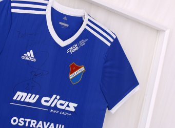 Fotbalový dres Milana Baroše Baník Ostrava v oboustranném rámu se dvěma skly