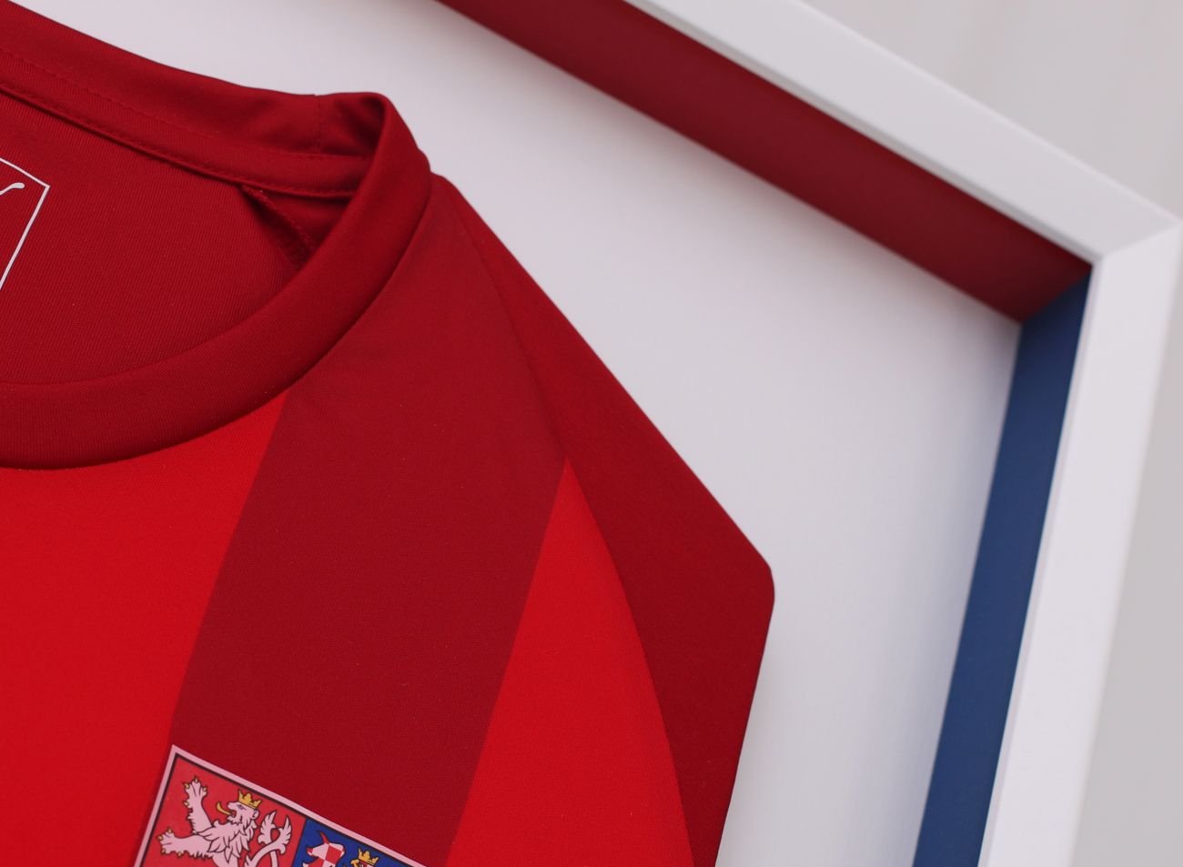 /WEB-galerie/06-dresy/0002_fotbal/Reprezentace%20%C4%8CR/Fotbal_dres_detail_ramu.jpg