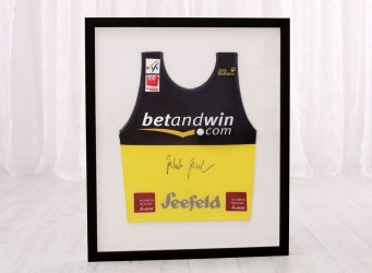 Jakub Janda - startovní číslo ze Seefeldu v moderním černém 3D rámu