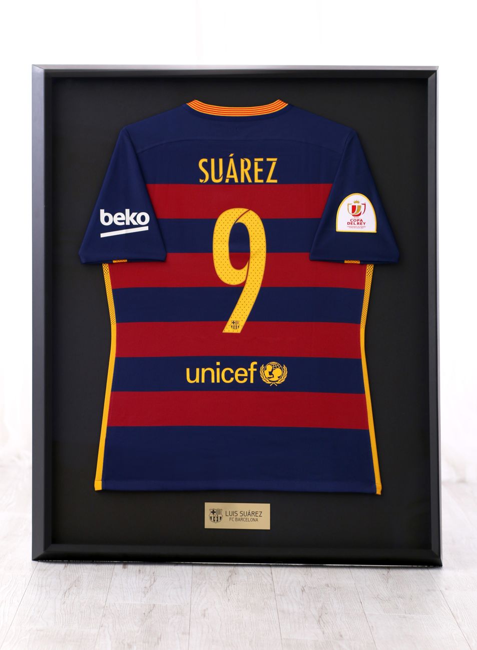 Rámování fotbalového dresu FC Barcelona - Luis Suarez  | © Frame-it.cz