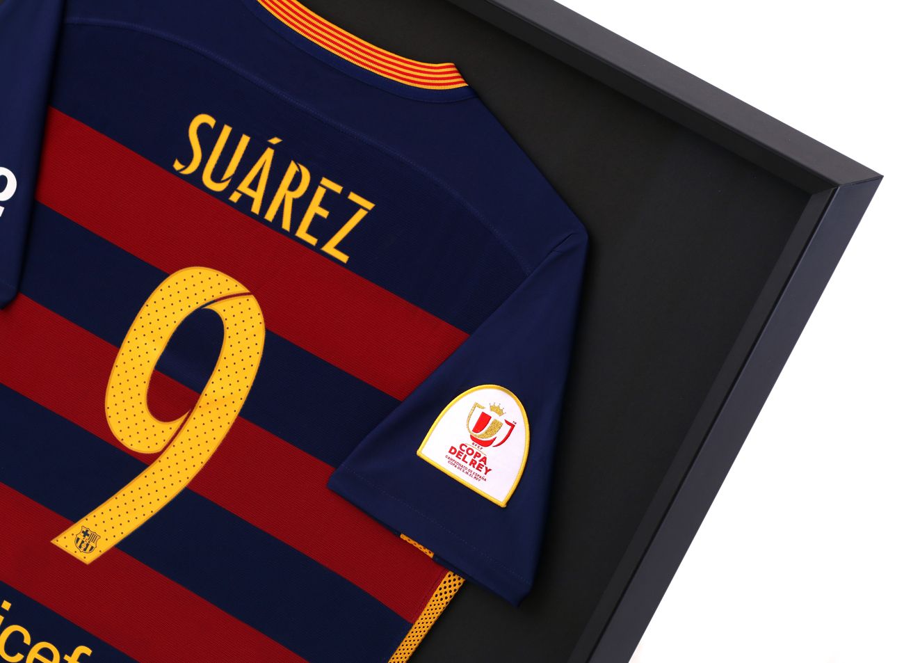 Rámování fotbalového dresu FC Barcelona - Luis Suarez  | © Frameit.cz