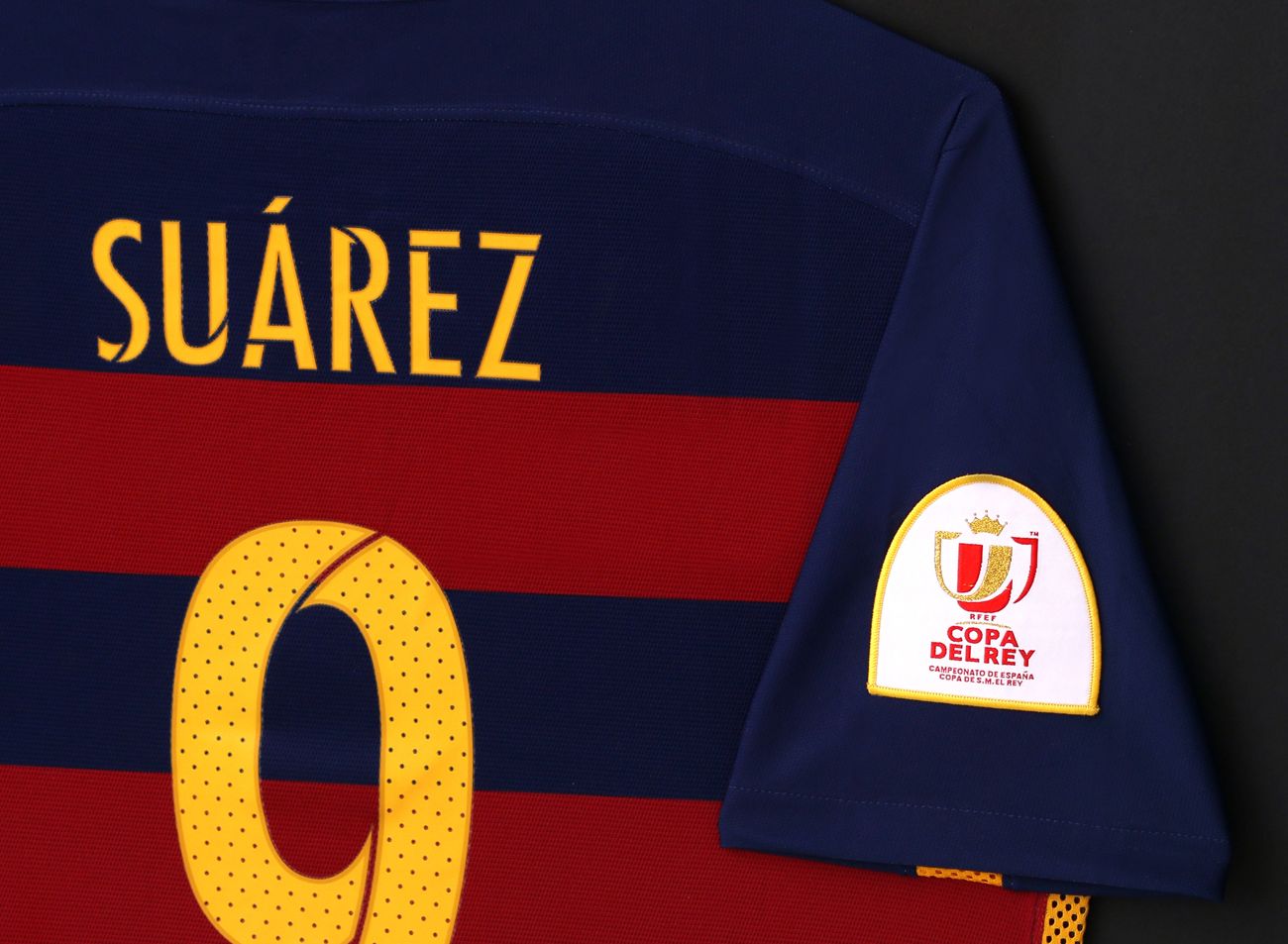 Rámování fotbalového dresu FC Barcelona - Luis Suarez  | © Rámařství Frame it