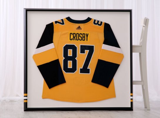 Rámování hokejového dresu Crosby v barvách Pittsburgh Penguins