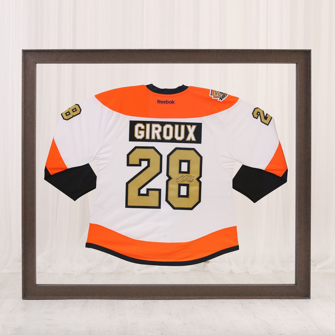 Rámování hokejového dresu Claude Giroux mexi dvě muzeální skla - Revers | © Frameit.cz