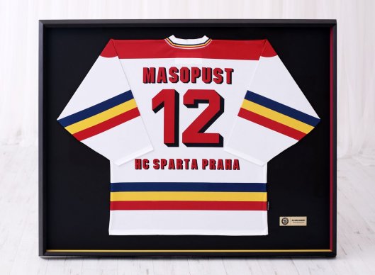 Rám na dres Karel Masopust v barvách trikolory HC Sparta Praha pro klub legend