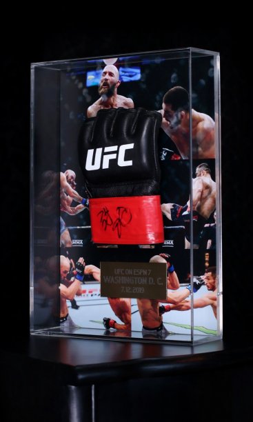 Průhledná vitrína na boxerskou rukavici MMA