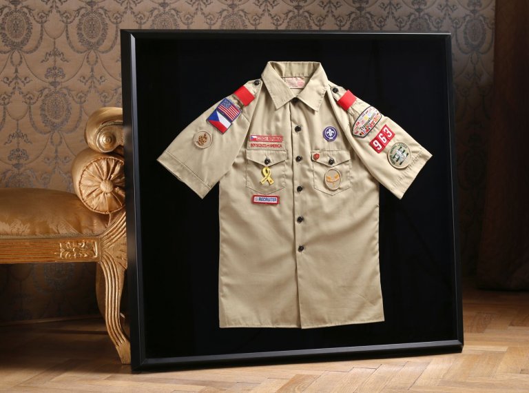 Košile Senior patrol leader boy scouts of the Czech republic zarámovaná v prostorové černém 3D rámečku