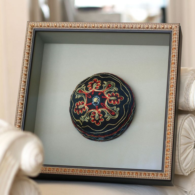 Prostorové 3D rámování čepice Kufi do kazetového rámu