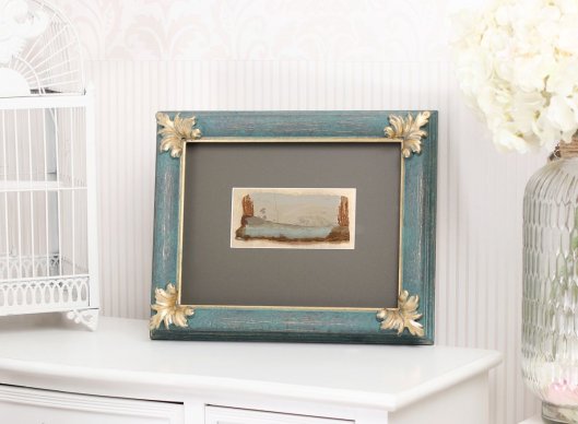 Luxusní modelový rám minerálu Pietra paesina v barvě aqua s rohovým ornamentem