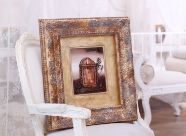 Zakázkově zlacená a patinovaná pasparta pro rámování obrazu náhrobku