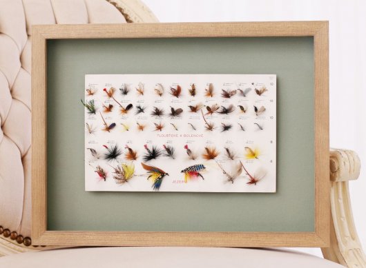 Zakázkové rámování rybářských mušek do přírodního rámu z borovicového masivu