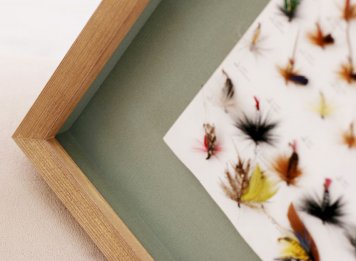 Ve švédském borovicovém rámu úžasně vyniká kresba dřeva a letokruhů