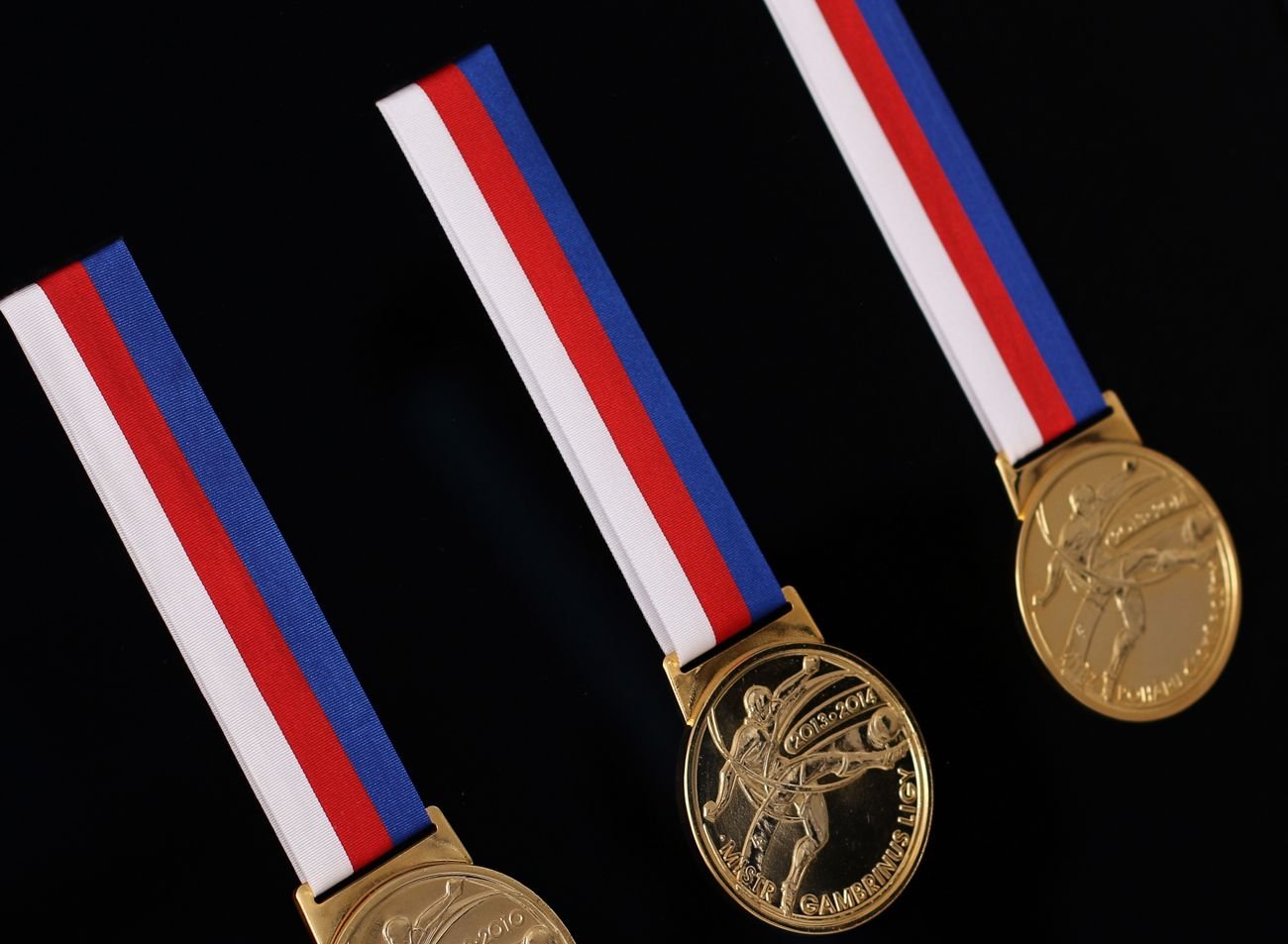 Rámování fotbalových medailí Gambrinus liga na černém sametu