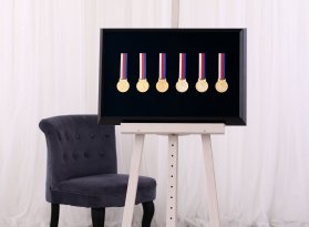 Rámování fotbalových medailí Gambrinus liga v prostorovém 3D rámu