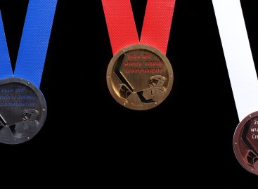 Kvalitní antireflexní sklo dává při rámování vyniknout každému detailu medailí