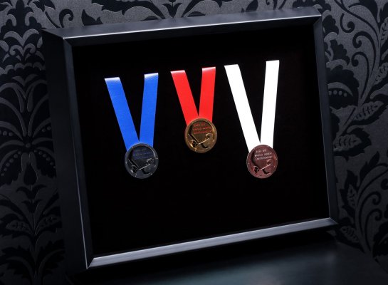 Rámování hokejových medailí z mistrovství světa IIHF juniorů 2020