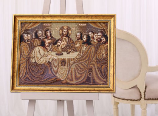 Rámování korálkové výšivky poslední večeře pod sklo do zlatého rámu