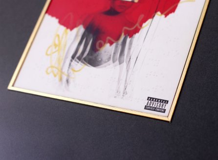 Barvy rámu i filerty skvěle ladí s rámovaným CD diskem