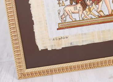 Na hnědé paspartě vynikne struktura papyru i všech jeho detailů