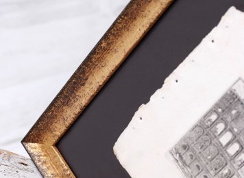 Kombinace zlatého rámu s hnědou paspartou pro historický tisk veduty Colossea