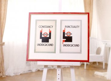Moderní rámování dvou plakátů London Underground od Alan Rogers do dřevěného rámu