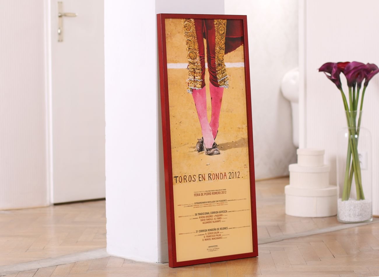 /WEB-galerie/16-plakaty/0a-plakaty/larson-juhl-lira/komodo/moderni-cerveny-ram-plakat-torerro.jpg