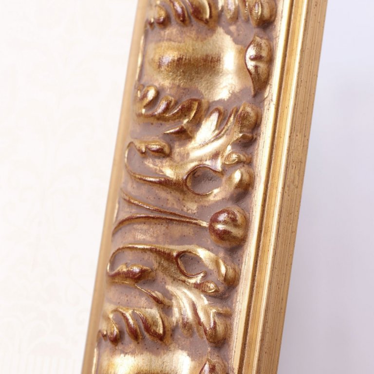 Zlatý barokizující rám s ornamentem na designové zrcadlo s dekorem akantového listu