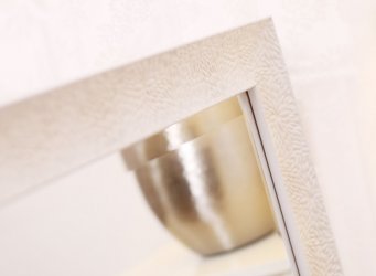 Široká broušená fazeta zrcadla v bílém rámu