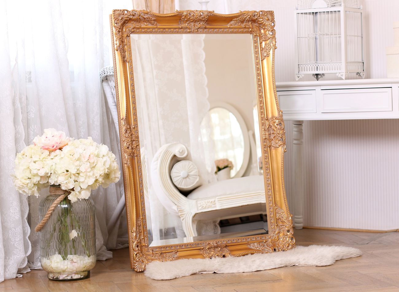 Zrcadlo v tradičním zlatém blondelovém rámu | © Frame it