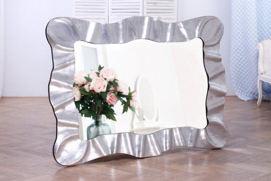 XXL velké luxusní zrcadlo v širokém moderním stříbrném organickém rámu nepravidelného tvaru