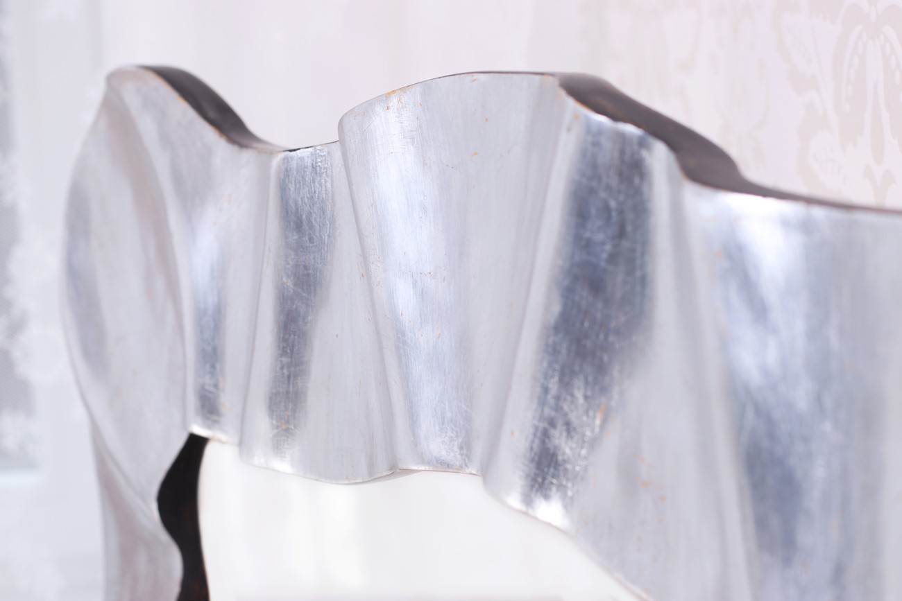 Luxusní stříbrný rám XXL zrcadla - detail řezby