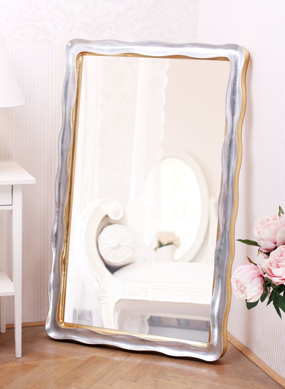 Luxusní mistrovský rám s moderním dekorem vlnky na zrcadle | © Frame-it.cz