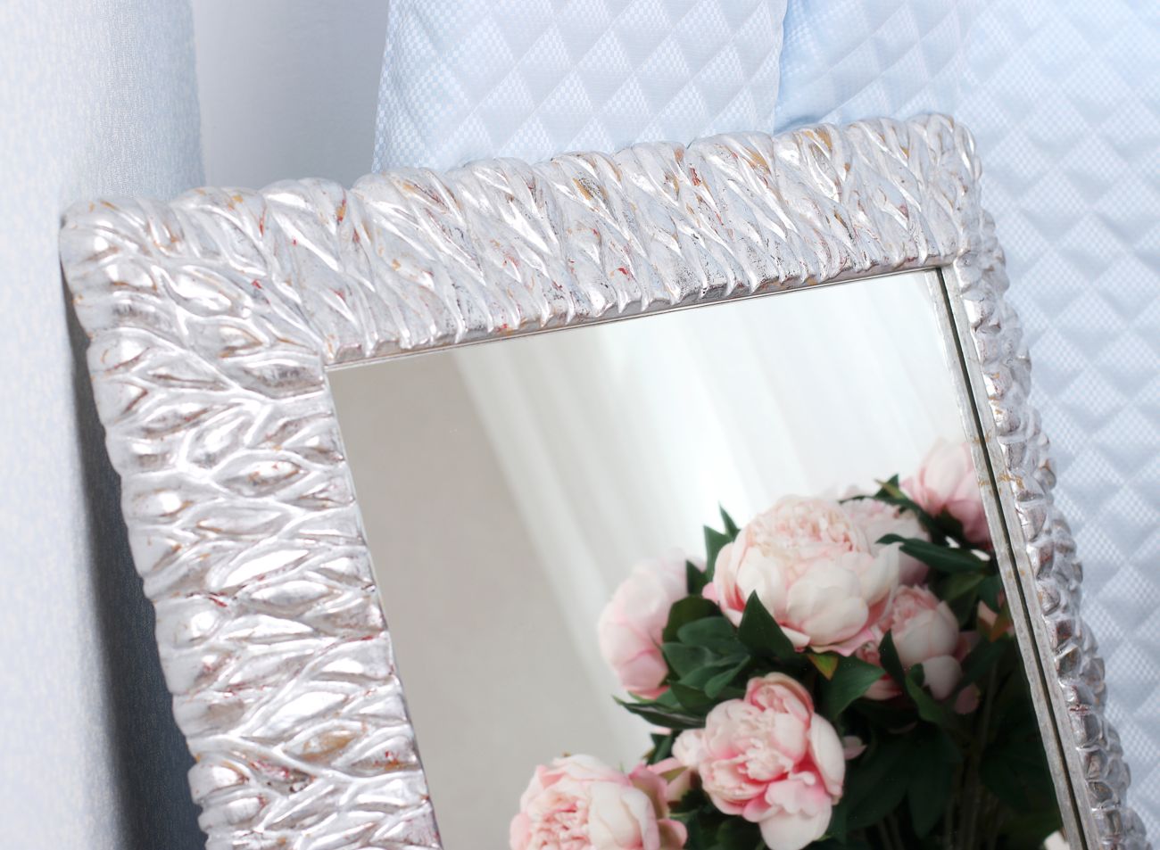 Luxusní stříbrný vyřezávaný rám na zrcadlo - detail rámu
