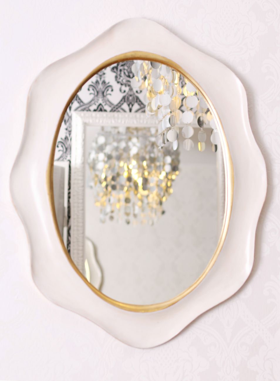 Luxusní oválné zrcadlo ve vyřezávaném rámu