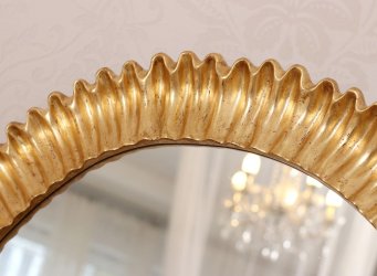 Oválné zrcadlo v luxusním zlaceném rámu s geometrickým dekorem