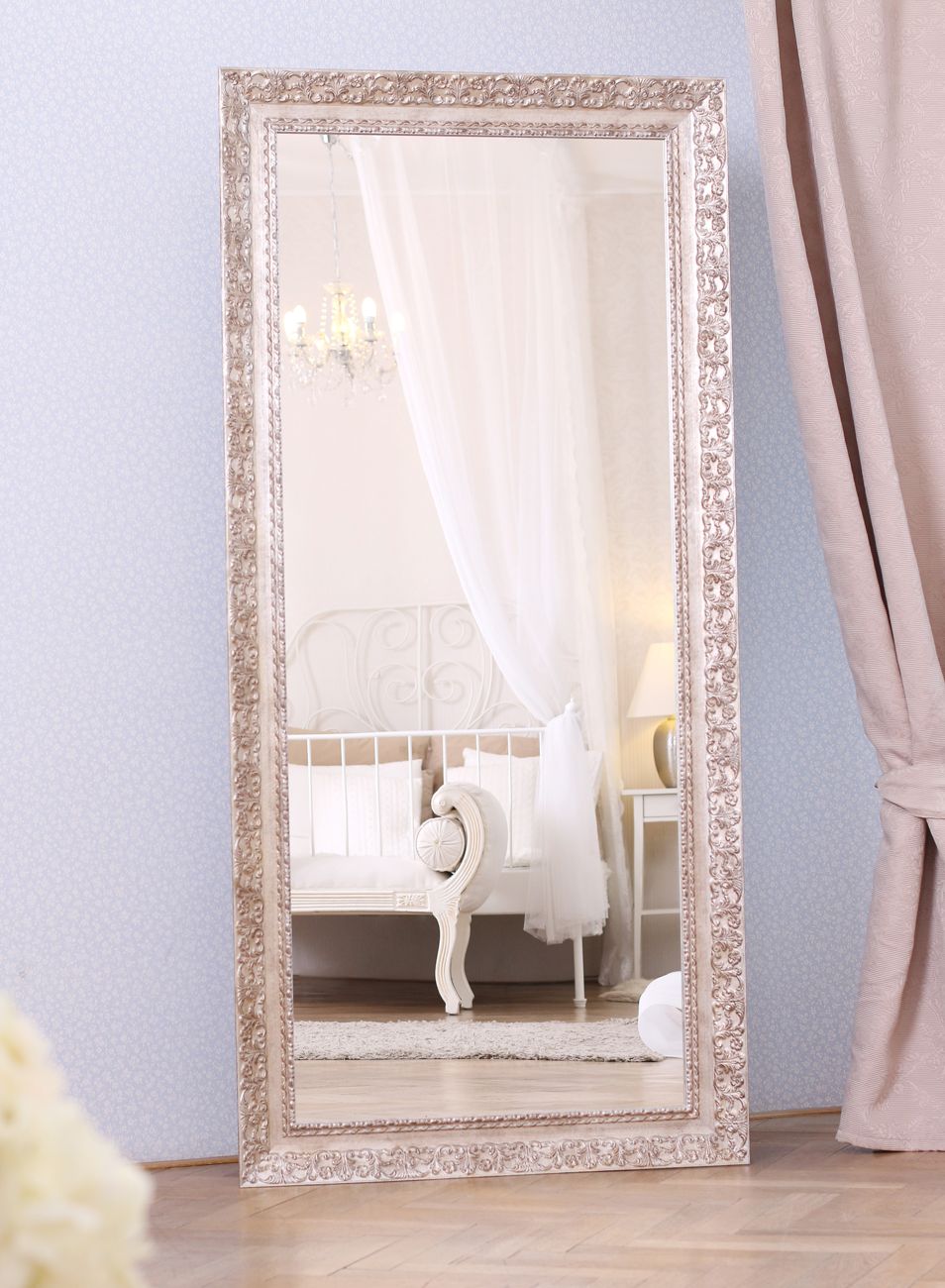 Elegantní ornamentální stříbrný rám na velké zrcadlo  | © Frame it